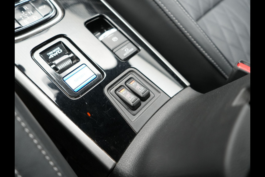 Mitsubishi Outlander 2.4 Intense+ Plug In Hybrid 225pk Dealer O.H PHEV | Trekhaak Af Fabriek | 360 Camera | Lederen Sportstoelen Verwarmd | Apple Carplay | Blis | Cruise Control | Navigatie | Keyless | DAB | 18" L.M |
