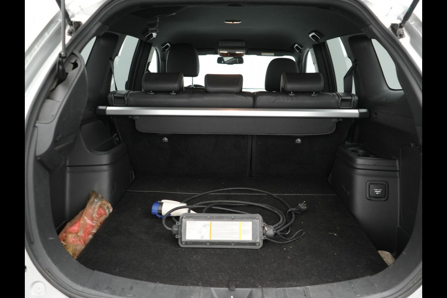 Mitsubishi Outlander 2.4 Intense+ Plug In Hybrid 225pk Dealer O.H PHEV | Trekhaak Af Fabriek | 360 Camera | Lederen Sportstoelen Verwarmd | Apple Carplay | Blis | Cruise Control | Navigatie | Keyless | DAB | 18" L.M |