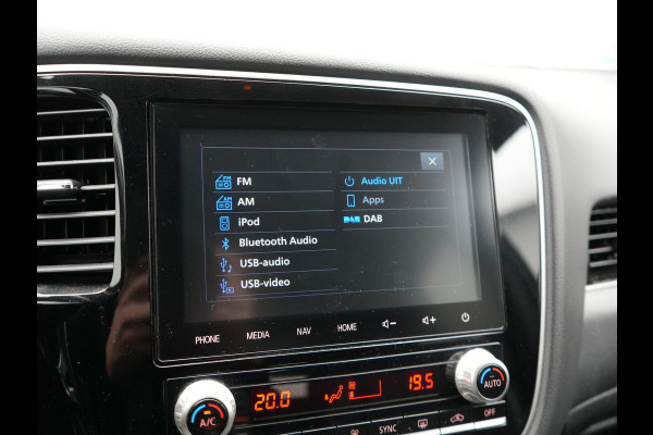 Mitsubishi Outlander 2.4 Intense+ Plug In Hybrid 225pk Dealer O.H PHEV | Trekhaak Af Fabriek | 360 Camera | Lederen Sportstoelen Verwarmd | Apple Carplay | Blis | Cruise Control | Navigatie | Keyless | DAB | 18" L.M |