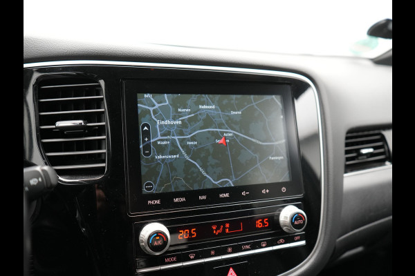 Mitsubishi Outlander 2.4 Intense+ Plug In Hybrid 225pk Dealer O.H PHEV | Trekhaak Af Fabriek | 360 Camera | Lederen Sportstoelen Verwarmd | Apple Carplay | Blis | Cruise Control | Navigatie | Keyless | DAB | 18" L.M |