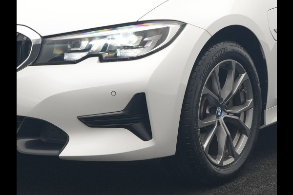 BMW 3 Serie Touring 320e Sportline Plug In Hybrid 204pk Dealer O.H PHEV | Lederen Sportstoelen Verwarmd | Sfeerverlichting | Apple Carplay | Navigatie | Cruise Control | Virtual | DAB |