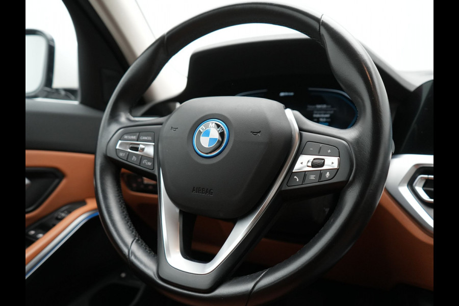 BMW 3 Serie Touring 320e Sportline Plug In Hybrid 204pk Dealer O.H PHEV | Lederen Sportstoelen Verwarmd | Sfeerverlichting | Apple Carplay | Navigatie | Cruise Control | Virtual | DAB |