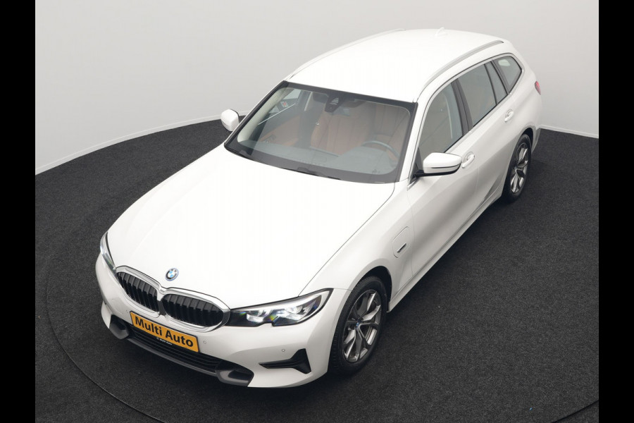BMW 3 Serie Touring 320e Sportline Plug In Hybrid 204pk Dealer O.H PHEV | Lederen Sportstoelen Verwarmd | Sfeerverlichting | Apple Carplay | Navigatie | Cruise Control | Virtual | DAB |