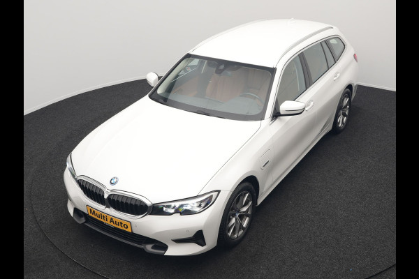 BMW 3 Serie Touring 320e Sportline Plug In Hybrid 204pk Dealer O.H PHEV | Lederen Sportstoelen Verwarmd | Sfeerverlichting | Apple Carplay | Navigatie | Cruise Control | Virtual | DAB |
