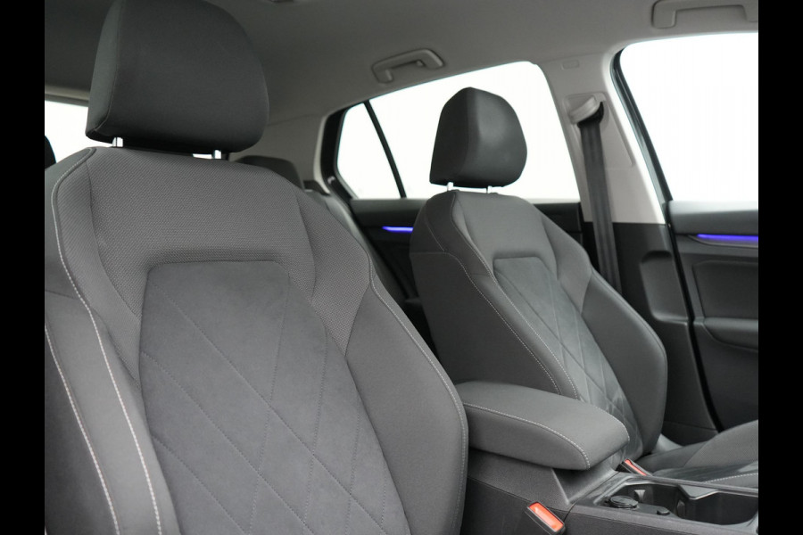 Volkswagen Golf 1.4 eHybrid Style Plug In Hybrid 204pk Dealer O.H PHEV | Adaptive Cruise | Sportstoelen Massage & Memory | IQ Light | Sfeerverlichting | Apple Carplay | Stoelen & Stuur Verwarmd | Virtual | Navigatie | DAB |