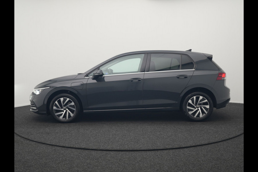 Volkswagen Golf 1.4 eHybrid Style Plug In Hybrid 204pk Dealer O.H PHEV | Adaptive Cruise | Sportstoelen Massage & Memory | IQ Light | Sfeerverlichting | Apple Carplay | Stoelen & Stuur Verwarmd | Virtual | Navigatie | DAB |