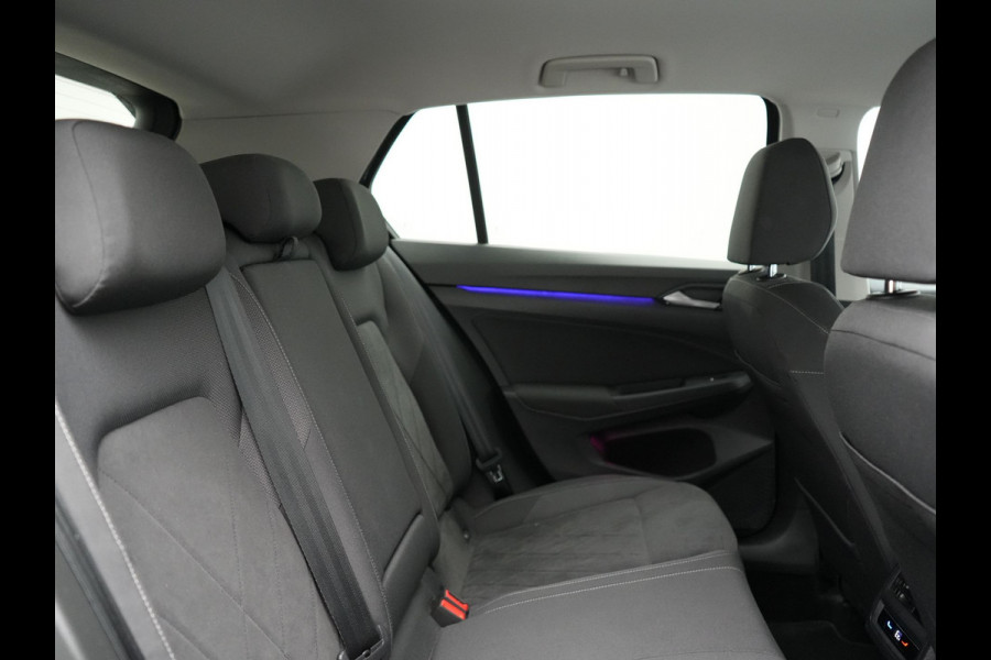 Volkswagen Golf 1.4 eHybrid Style Plug In Hybrid 204pk Dealer O.H PHEV | Adaptive Cruise | Sportstoelen Massage & Memory | IQ Light | Sfeerverlichting | Apple Carplay | Stoelen & Stuur Verwarmd | Virtual | Navigatie | DAB |