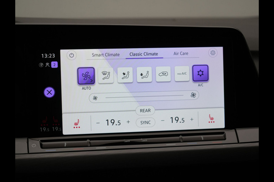 Volkswagen Golf 1.4 eHybrid Style Plug In Hybrid 204pk Dealer O.H PHEV | Adaptive Cruise | Sportstoelen Massage & Memory | IQ Light | Sfeerverlichting | Apple Carplay | Stoelen & Stuur Verwarmd | Virtual | Navigatie | DAB |