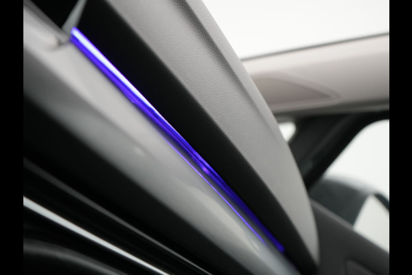 Volkswagen Golf 1.4 eHybrid Style Plug In Hybrid 204pk Dealer O.H PHEV | Adaptive Cruise | Sportstoelen Massage & Memory | IQ Light | Sfeerverlichting | Apple Carplay | Stoelen & Stuur Verwarmd | Virtual | Navigatie | DAB |