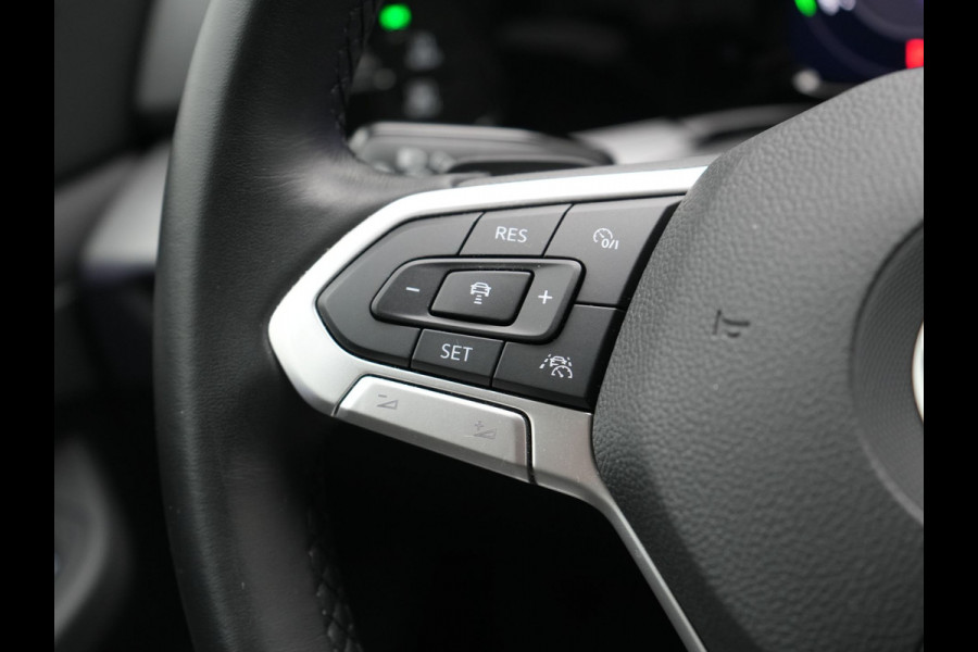 Volkswagen Golf 1.4 eHybrid Style Plug In Hybrid 204pk Dealer O.H PHEV | Adaptive Cruise | Sportstoelen Massage & Memory | IQ Light | Sfeerverlichting | Apple Carplay | Stoelen & Stuur Verwarmd | Virtual | Navigatie | DAB |