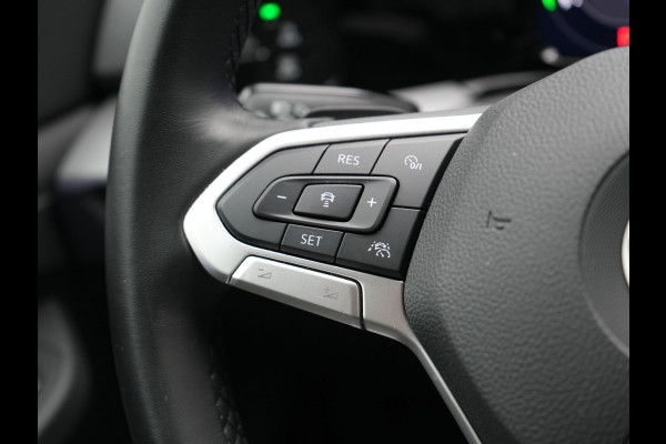 Volkswagen Golf 1.4 eHybrid Style Plug In Hybrid 204pk Dealer O.H PHEV | Adaptive Cruise | Sportstoelen Massage & Memory | IQ Light | Sfeerverlichting | Apple Carplay | Stoelen & Stuur Verwarmd | Virtual | Navigatie | DAB |