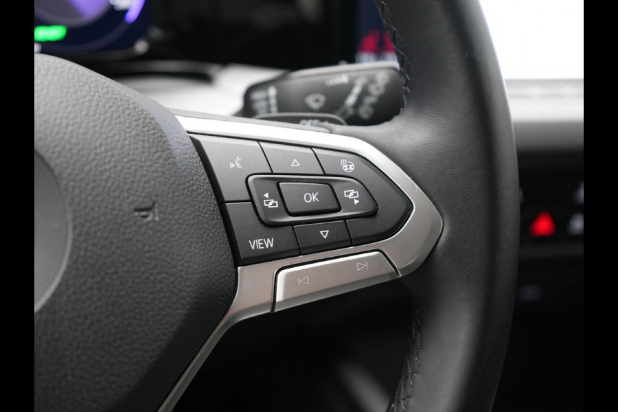 Volkswagen Golf 1.4 eHybrid Style Plug In Hybrid 204pk Dealer O.H PHEV | Adaptive Cruise | Sportstoelen Massage & Memory | IQ Light | Sfeerverlichting | Apple Carplay | Stoelen & Stuur Verwarmd | Virtual | Navigatie | DAB |