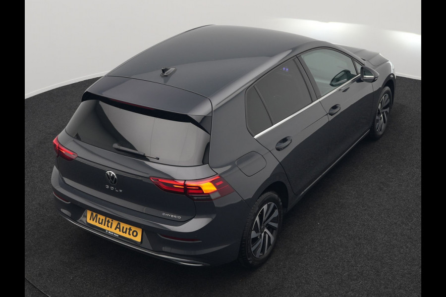 Volkswagen Golf 1.4 eHybrid Style Plug In Hybrid 204pk Dealer O.H PHEV | Adaptive Cruise | Sportstoelen Massage & Memory | IQ Light | Sfeerverlichting | Apple Carplay | Stoelen & Stuur Verwarmd | Virtual | Navigatie | DAB |