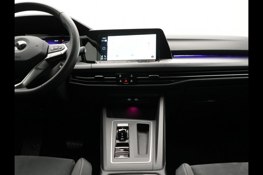 Volkswagen Golf 1.4 eHybrid Style Plug In Hybrid 204pk Dealer O.H PHEV | Adaptive Cruise | Sportstoelen Massage & Memory | IQ Light | Sfeerverlichting | Apple Carplay | Stoelen & Stuur Verwarmd | Virtual | Navigatie | DAB |