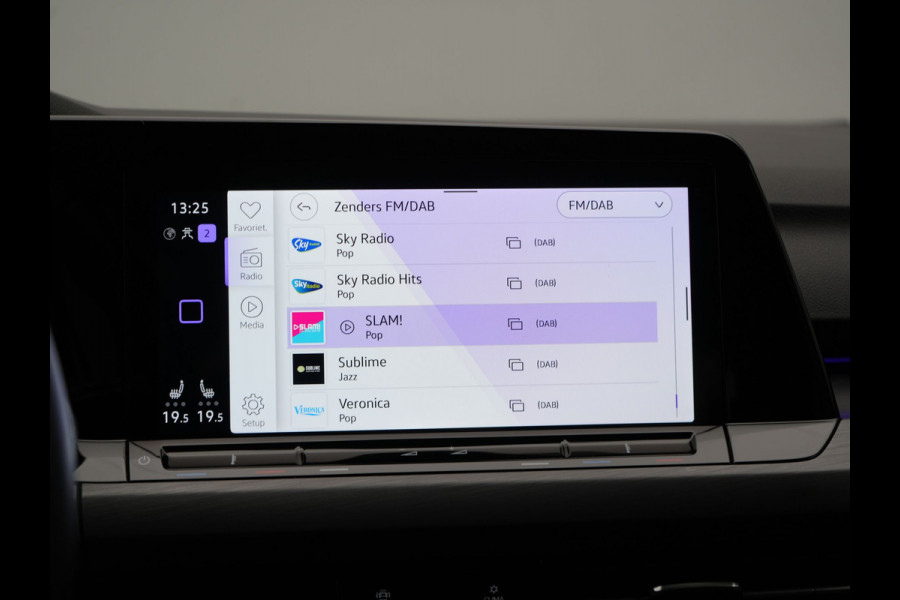 Volkswagen Golf 1.4 eHybrid Style Plug In Hybrid 204pk Dealer O.H PHEV | Adaptive Cruise | Sportstoelen Massage & Memory | IQ Light | Sfeerverlichting | Apple Carplay | Stoelen & Stuur Verwarmd | Virtual | Navigatie | DAB |