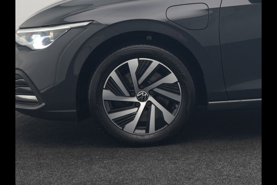 Volkswagen Golf 1.4 eHybrid Style Plug In Hybrid 204pk Dealer O.H PHEV | Adaptive Cruise | Sportstoelen Massage & Memory | IQ Light | Sfeerverlichting | Apple Carplay | Stoelen & Stuur Verwarmd | Virtual | Navigatie | DAB |