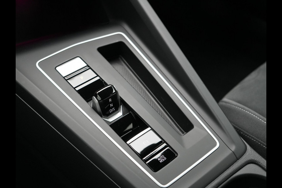 Volkswagen Golf 1.4 eHybrid Style Plug In Hybrid 204pk Dealer O.H PHEV | Adaptive Cruise | Sportstoelen Massage & Memory | IQ Light | Sfeerverlichting | Apple Carplay | Stoelen & Stuur Verwarmd | Virtual | Navigatie | DAB |