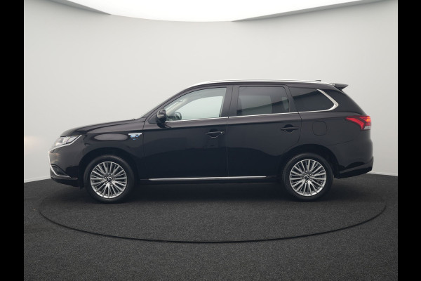 Mitsubishi Outlander 2.4 Intense Plug In Hybrid 225pk Dealer O.H PHEV | Trekhaak Afneembaar | Alcantara Sportstoelen Verwarmd | Camera | Apple Carplay | Keyless | DAB |