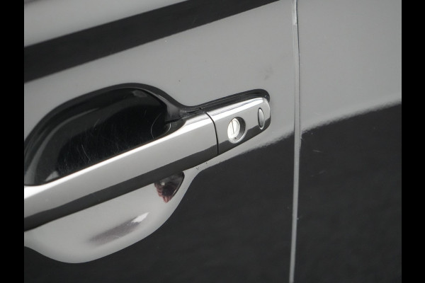 Mitsubishi Outlander 2.4 Intense Plug In Hybrid 225pk Dealer O.H PHEV | Trekhaak Afneembaar | Alcantara Sportstoelen Verwarmd | Camera | Apple Carplay | Keyless | DAB |