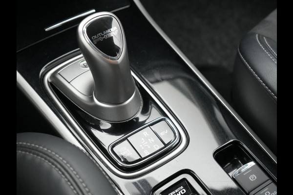 Mitsubishi Outlander 2.4 Intense Plug In Hybrid 225pk Dealer O.H PHEV | Trekhaak Afneembaar | Alcantara Sportstoelen Verwarmd | Camera | Apple Carplay | Keyless | DAB |