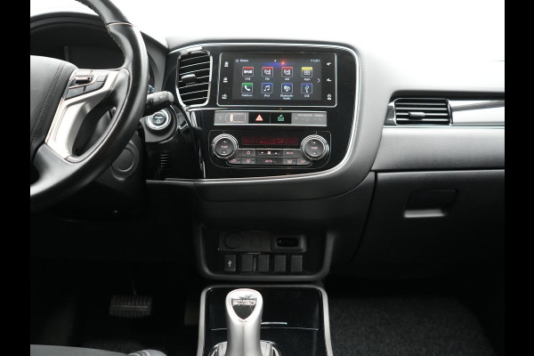 Mitsubishi Outlander 2.4 Intense Plug In Hybrid 225pk Dealer O.H PHEV | Trekhaak Afneembaar | Alcantara Sportstoelen Verwarmd | Camera | Apple Carplay | Keyless | DAB |