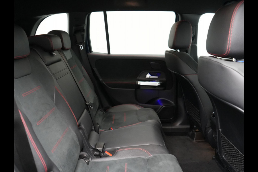 Mercedes-Benz Glb 250 AMG Line 225pk | Widescreen Navigatie | Camera  | Alcantara Sportstoelen Memory & Verwarmd | Sfeerverlichting | Apple Carplay | Keyless | DAB |