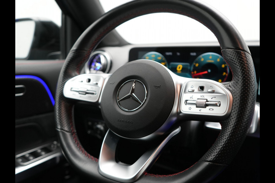Mercedes-Benz Glb 250 AMG Line 225pk | Widescreen Navigatie | Camera  | Alcantara Sportstoelen Memory & Verwarmd | Sfeerverlichting | Apple Carplay | Keyless | DAB |
