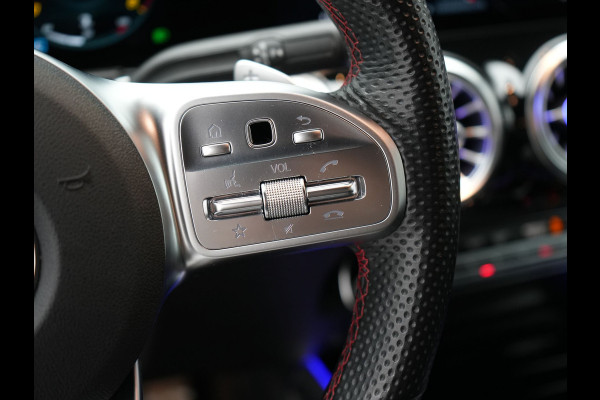 Mercedes-Benz Glb 250 AMG Line 225pk | Widescreen Navigatie | Camera  | Alcantara Sportstoelen Memory & Verwarmd | Sfeerverlichting | Apple Carplay | Keyless | DAB |