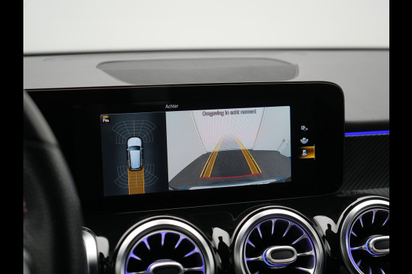 Mercedes-Benz Glb 250 AMG Line 225pk | Widescreen Navigatie | Camera  | Alcantara Sportstoelen Memory & Verwarmd | Sfeerverlichting | Apple Carplay | Keyless | DAB |