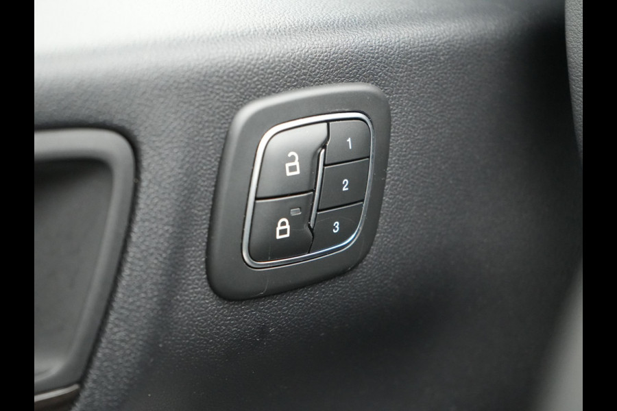 Ford Kuga 2.5 Vignale Plug In Hybrid 225pk Dealer O.H PHEV | Head Up | Adaptive Cruise | Lederen Sportstoelen Memory & Verwarmd | Bang & Olufsen | 360 Camera | Apple Carplay | Keyless | Blis | Stuur Verwarmd | Navigatie | DAB |