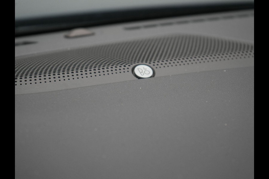 Ford Kuga 2.5 Vignale Plug In Hybrid 225pk Dealer O.H PHEV | Head Up | Adaptive Cruise | Lederen Sportstoelen Memory & Verwarmd | Bang & Olufsen | 360 Camera | Apple Carplay | Keyless | Blis | Stuur Verwarmd | Navigatie | DAB |