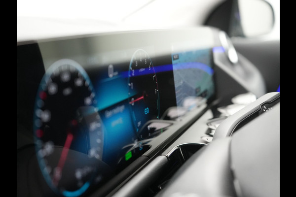 Mercedes-Benz GLA 250 e Style Plug In Hybrid 218pk Dealer O.H. PHEV | 360 Camera | Adaptive Cruise | Apple Carplay | Widescreen Navigatie | Lederen Sportstoelen Verwarmd | 18" L.M | Virtual | DAB |