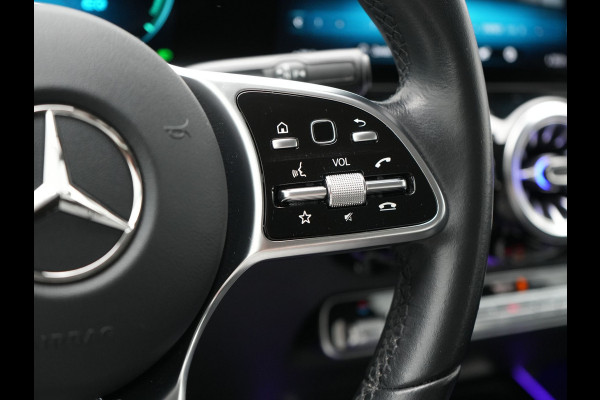 Mercedes-Benz GLA 250 e Style Plug In Hybrid 218pk Dealer O.H. PHEV | 360 Camera | Adaptive Cruise | Apple Carplay | Widescreen Navigatie | Lederen Sportstoelen Verwarmd | 18" L.M | Virtual | DAB |