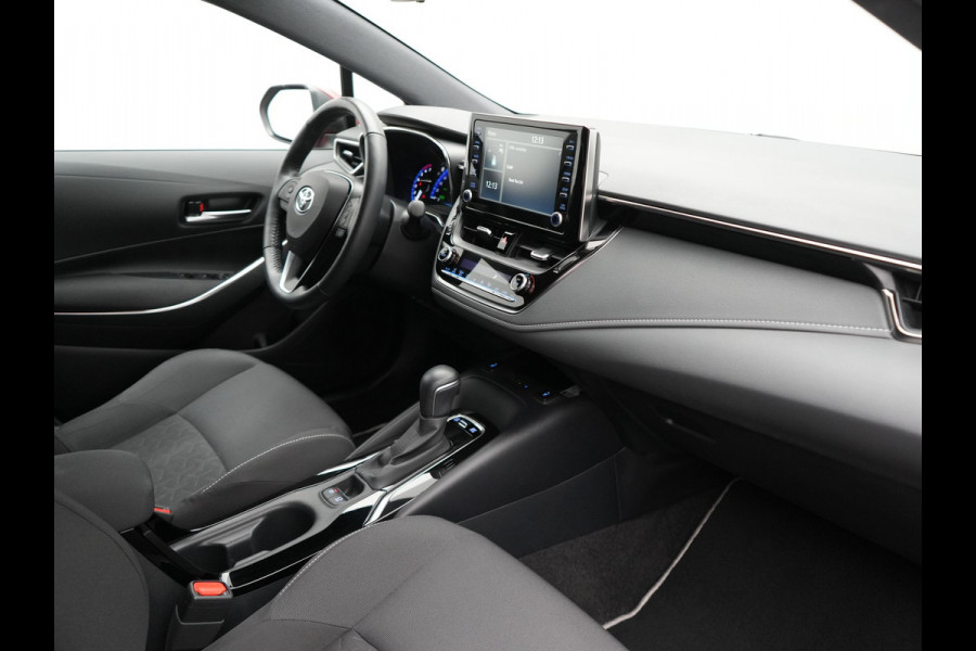 Toyota Corolla Touring Sports 1.8 Hybrid Dynamic Hybrid 123pk Dealer O.H | Adaptive Cruise | Sportstoelen & Stuur Verwarmd | Camera | Apple Carplay | Keyless | Blis | Navigatie | DAB |