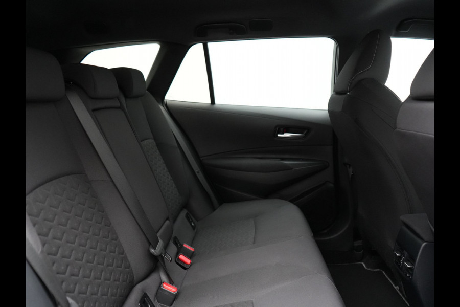 Toyota Corolla Touring Sports 1.8 Hybrid Dynamic Hybrid 123pk Dealer O.H | Adaptive Cruise | Sportstoelen & Stuur Verwarmd | Camera | Apple Carplay | Keyless | Blis | Navigatie | DAB |