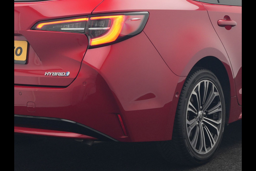 Toyota Corolla Touring Sports 1.8 Hybrid Dynamic Hybrid 123pk Dealer O.H | Adaptive Cruise | Sportstoelen & Stuur Verwarmd | Camera | Apple Carplay | Keyless | Blis | Navigatie | DAB |