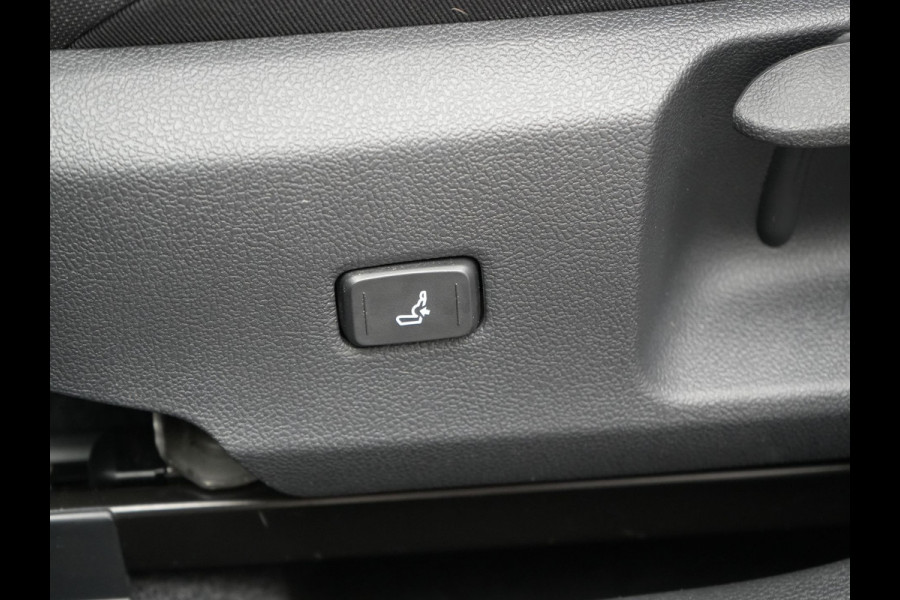 Toyota Corolla Touring Sports 1.8 Hybrid Dynamic Hybrid 123pk Dealer O.H | Adaptive Cruise | Sportstoelen & Stuur Verwarmd | Camera | Apple Carplay | Keyless | Blis | Navigatie | DAB |