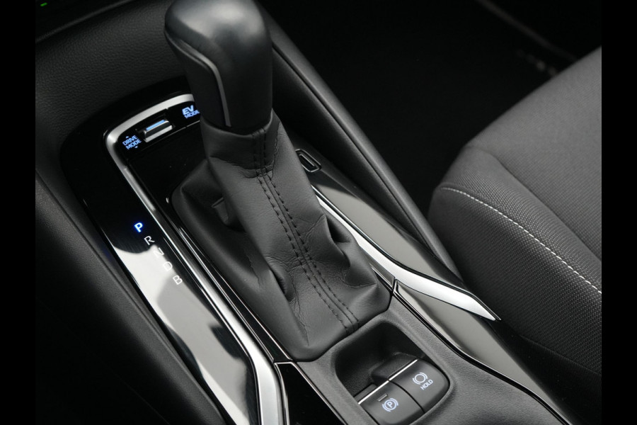 Toyota Corolla Touring Sports 1.8 Hybrid Dynamic Hybrid 123pk Dealer O.H | Adaptive Cruise | Sportstoelen & Stuur Verwarmd | Camera | Apple Carplay | Keyless | Blis | Navigatie | DAB |