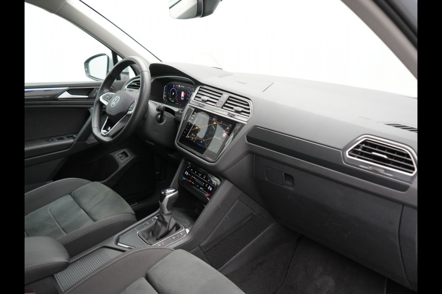 Volkswagen Tiguan 1.4 TSI eHybrid Elegance Plug In Hybrid 245pk Dealer O.H PHEV | Adaptive Cruise | Head Up | IQ Light | 360 Camera | Alcantara Sportstoelen Massage & Verwarmd | Sfeerverlichting | Keyless | Stuur Verwarmd | Apple Carplay | Navigatie | DAB |