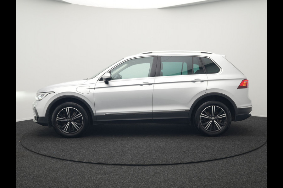 Volkswagen Tiguan 1.4 TSI eHybrid Elegance Plug In Hybrid 245pk Dealer O.H PHEV | Adaptive Cruise | Head Up | IQ Light | 360 Camera | Alcantara Sportstoelen Massage & Verwarmd | Sfeerverlichting | Keyless | Stuur Verwarmd | Apple Carplay | Navigatie | DAB |