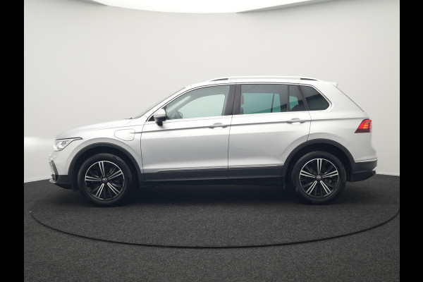 Volkswagen Tiguan 1.4 TSI eHybrid Elegance Plug In Hybrid 245pk Dealer O.H PHEV | Adaptive Cruise | Head Up | IQ Light | 360 Camera | Alcantara Sportstoelen Massage & Verwarmd | Sfeerverlichting | Keyless | Stuur Verwarmd | Apple Carplay | Navigatie | DAB |