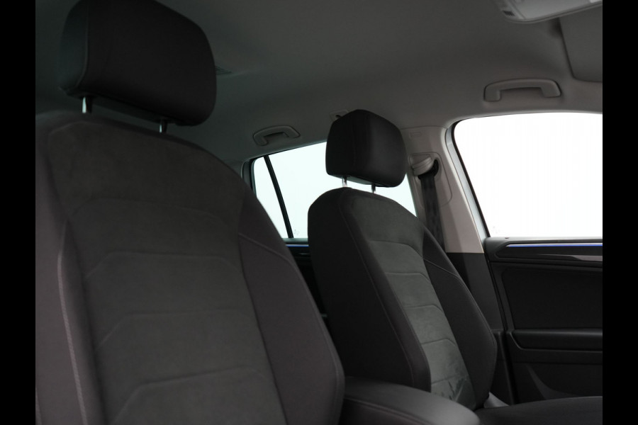 Volkswagen Tiguan 1.4 TSI eHybrid Elegance Plug In Hybrid 245pk Dealer O.H PHEV | Adaptive Cruise | Head Up | IQ Light | 360 Camera | Alcantara Sportstoelen Massage & Verwarmd | Sfeerverlichting | Keyless | Stuur Verwarmd | Apple Carplay | Navigatie | DAB |