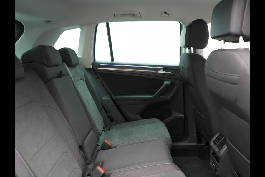 Volkswagen Tiguan 1.4 TSI eHybrid Elegance Plug In Hybrid 245pk Dealer O.H PHEV | Adaptive Cruise | Head Up | IQ Light | 360 Camera | Alcantara Sportstoelen Massage & Verwarmd | Sfeerverlichting | Keyless | Stuur Verwarmd | Apple Carplay | Navigatie | DAB |