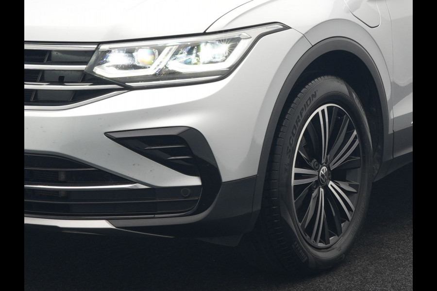 Volkswagen Tiguan 1.4 TSI eHybrid Elegance Plug In Hybrid 245pk Dealer O.H PHEV | Adaptive Cruise | Head Up | IQ Light | 360 Camera | Alcantara Sportstoelen Massage & Verwarmd | Sfeerverlichting | Keyless | Stuur Verwarmd | Apple Carplay | Navigatie | DAB |