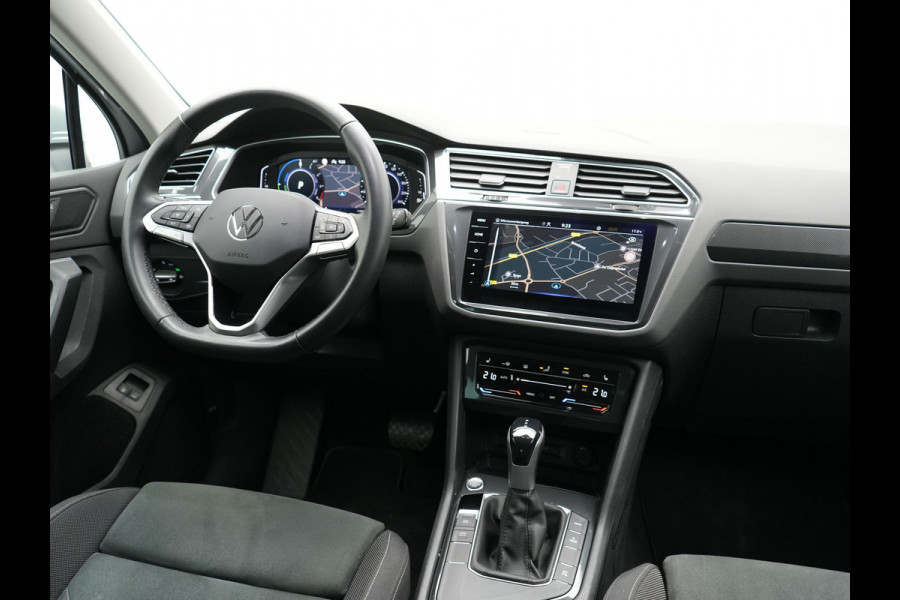 Volkswagen Tiguan 1.4 TSI eHybrid Elegance Plug In Hybrid 245pk Dealer O.H PHEV | Adaptive Cruise | Head Up | IQ Light | 360 Camera | Alcantara Sportstoelen Massage & Verwarmd | Sfeerverlichting | Keyless | Stuur Verwarmd | Apple Carplay | Navigatie | DAB |
