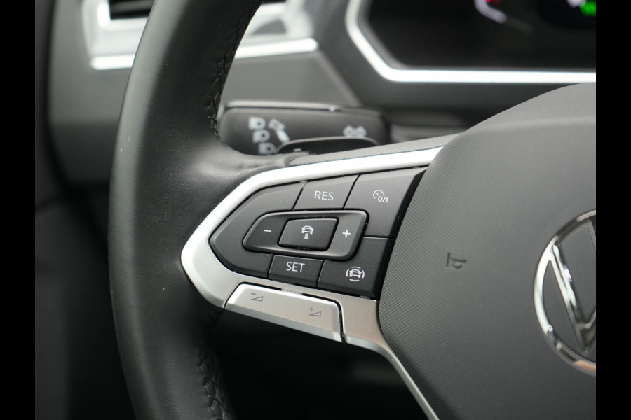Volkswagen Tiguan 1.4 TSI eHybrid Elegance Plug In Hybrid 245pk Dealer O.H PHEV | Adaptive Cruise | Head Up | IQ Light | 360 Camera | Alcantara Sportstoelen Massage & Verwarmd | Sfeerverlichting | Keyless | Stuur Verwarmd | Apple Carplay | Navigatie | DAB |