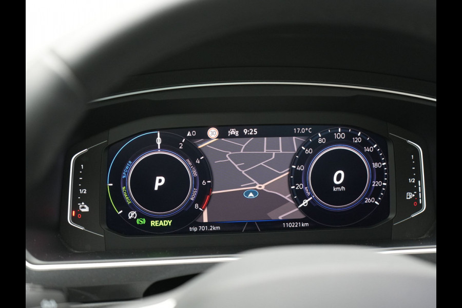 Volkswagen Tiguan 1.4 TSI eHybrid Elegance Plug In Hybrid 245pk Dealer O.H PHEV | Adaptive Cruise | Head Up | IQ Light | 360 Camera | Alcantara Sportstoelen Massage & Verwarmd | Sfeerverlichting | Keyless | Stuur Verwarmd | Apple Carplay | Navigatie | DAB |
