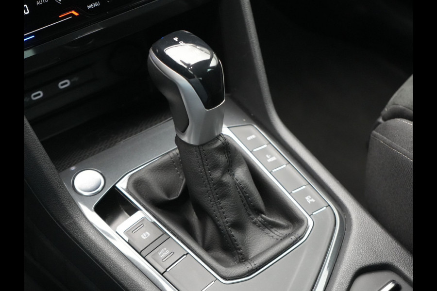 Volkswagen Tiguan 1.4 TSI eHybrid Elegance Plug In Hybrid 245pk Dealer O.H PHEV | Adaptive Cruise | Head Up | IQ Light | 360 Camera | Alcantara Sportstoelen Massage & Verwarmd | Sfeerverlichting | Keyless | Stuur Verwarmd | Apple Carplay | Navigatie | DAB |