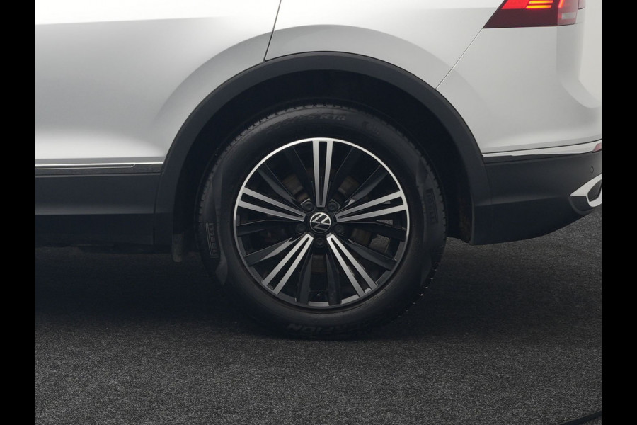 Volkswagen Tiguan 1.4 TSI eHybrid Elegance Plug In Hybrid 245pk Dealer O.H PHEV | Adaptive Cruise | Head Up | IQ Light | 360 Camera | Alcantara Sportstoelen Massage & Verwarmd | Sfeerverlichting | Keyless | Stuur Verwarmd | Apple Carplay | Navigatie | DAB |
