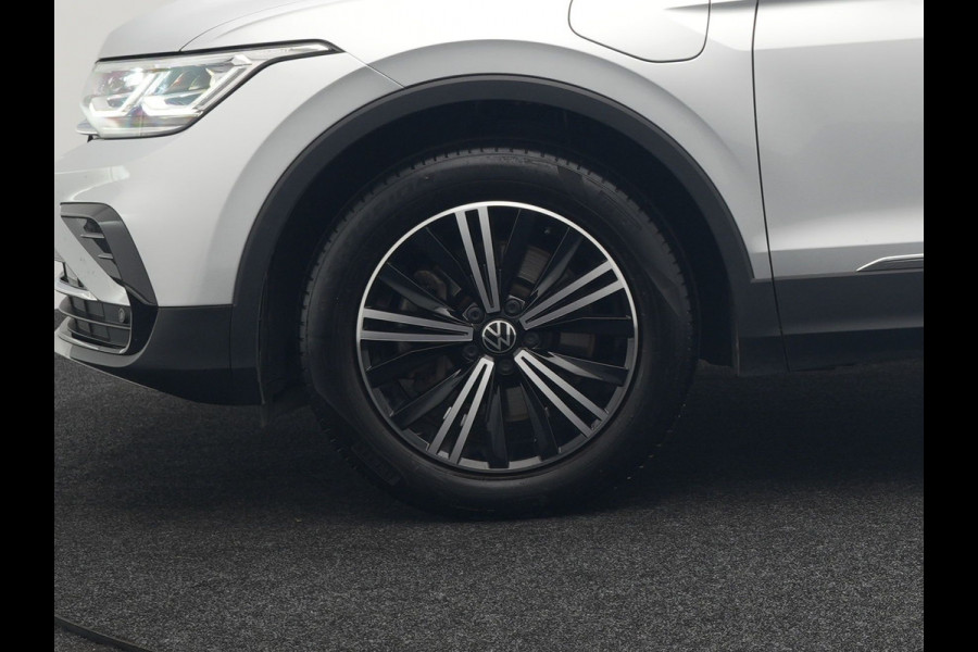 Volkswagen Tiguan 1.4 TSI eHybrid Elegance Plug In Hybrid 245pk Dealer O.H PHEV | Adaptive Cruise | Head Up | IQ Light | 360 Camera | Alcantara Sportstoelen Massage & Verwarmd | Sfeerverlichting | Keyless | Stuur Verwarmd | Apple Carplay | Navigatie | DAB |
